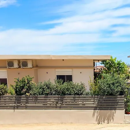 Yucca Studio, Beautiful With Garden Rapanianá