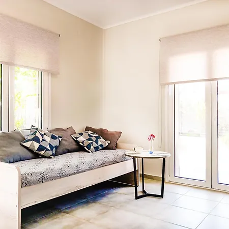 Yucca Studio, Beautiful With Garden דירה